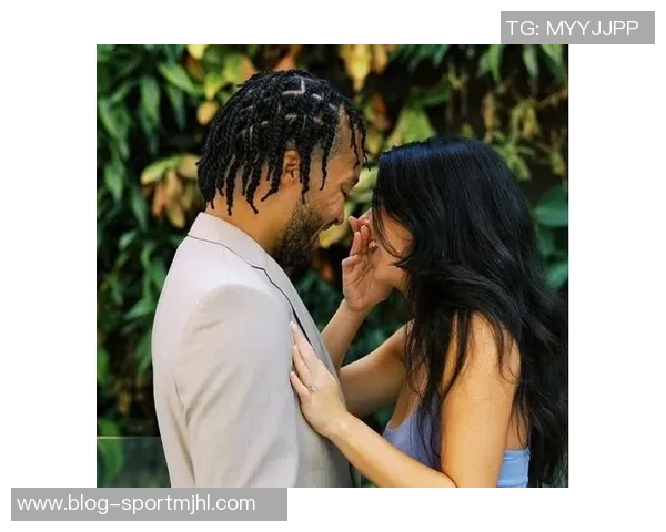 当众秀恩爱米切尔往未婚妻脸上丢毛巾后者气鼓鼓可爱噘嘴 当众秀恩爱米切尔往未婚妻脸上丢毛巾后者气鼓鼓可爱噘嘴